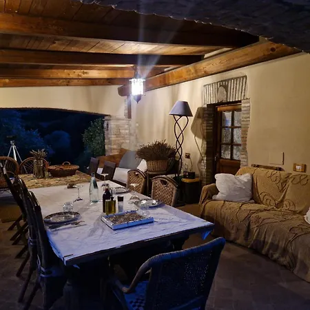 La Nocciolaia نارني