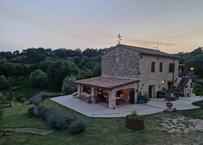 La Nocciolaia Farm stay *